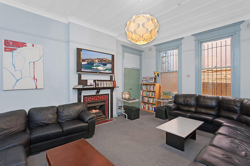 Minimalist Backpacker Apartments Sydney with Simple Decor