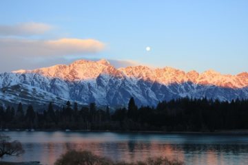 Mountains covered in snow above Lake Wakatipu in Queenstown