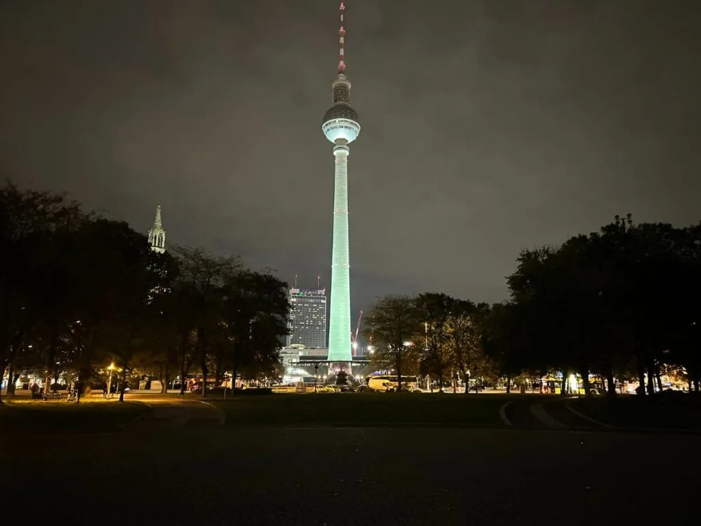 Fernsehturm in Alexanderplatz at night