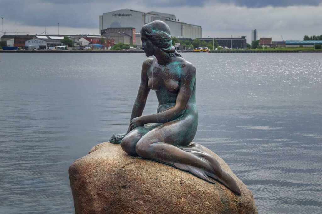 little mermaid statue