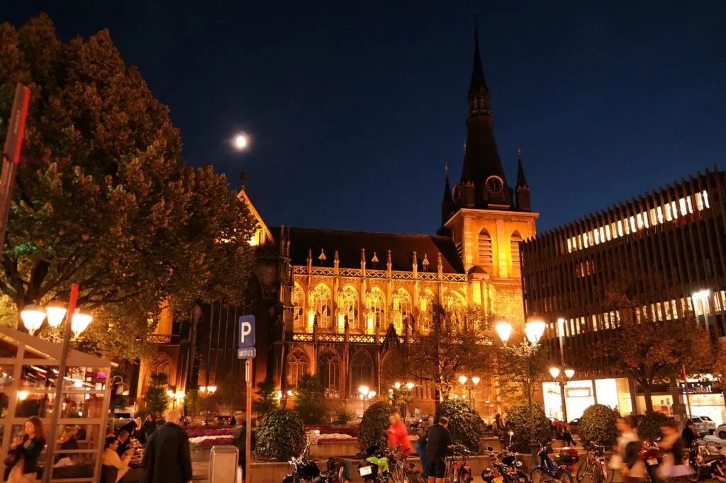 Place de la cathédrale in liege at night