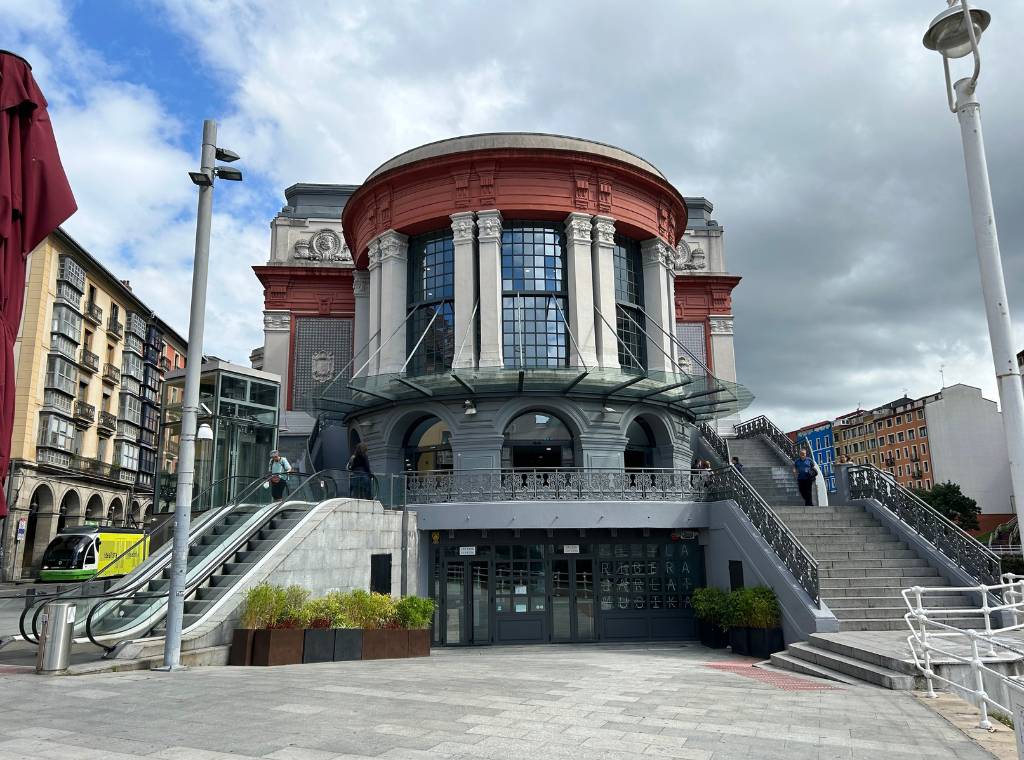 The entrance to Mercado de la Ribera