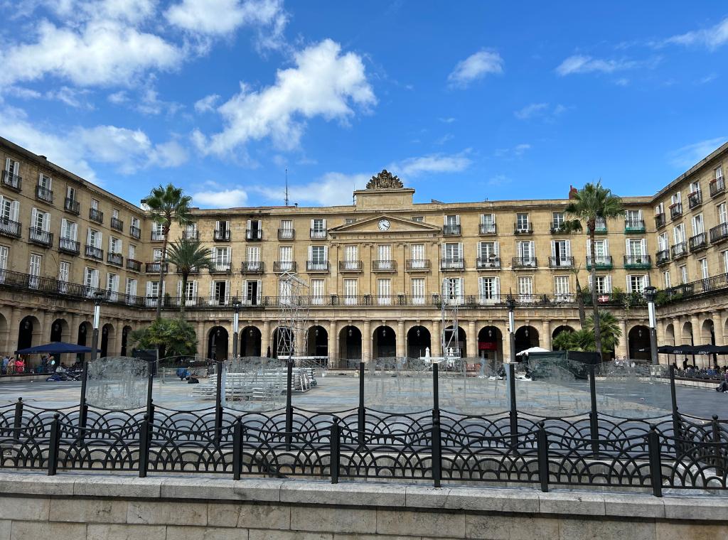 the central square in Plaza Nueva with one of the buildings behind it
