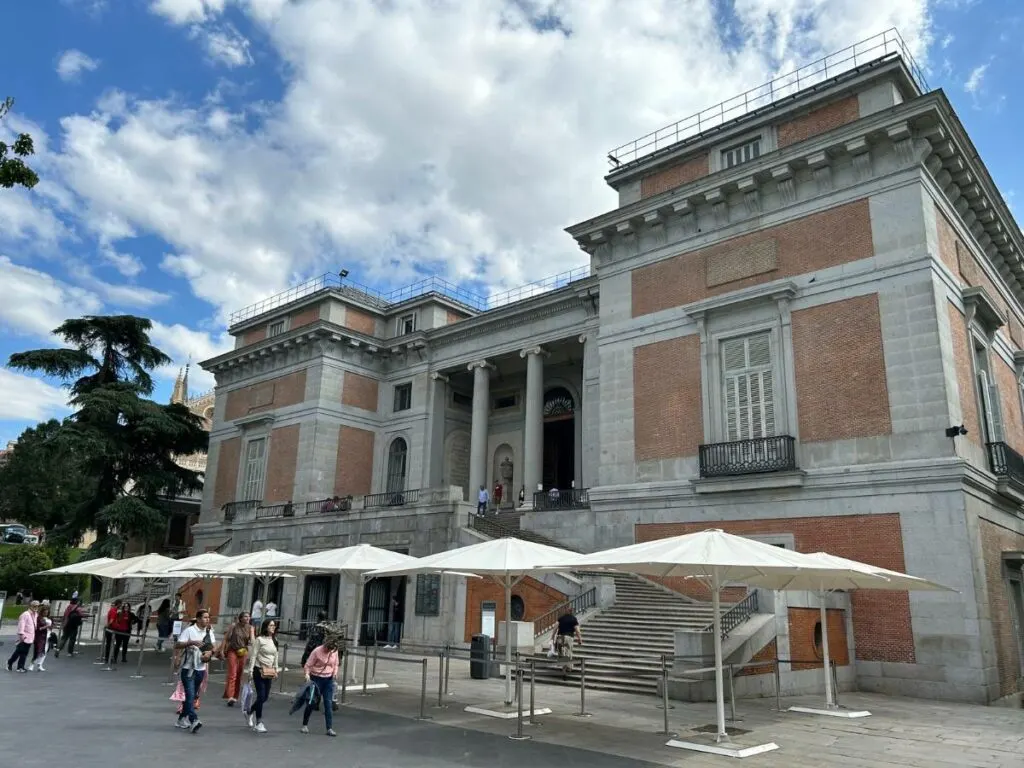 the entrance to museo prado