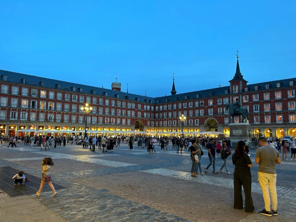 plaza mayor at night