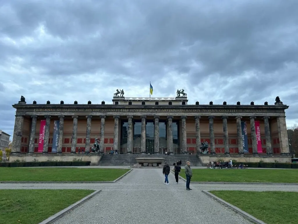 entrance to the altes museum