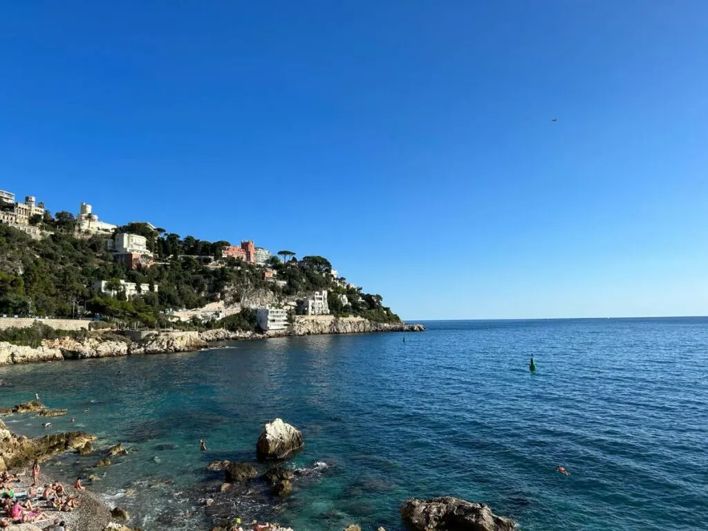 beach in Nice with cliffs in the background