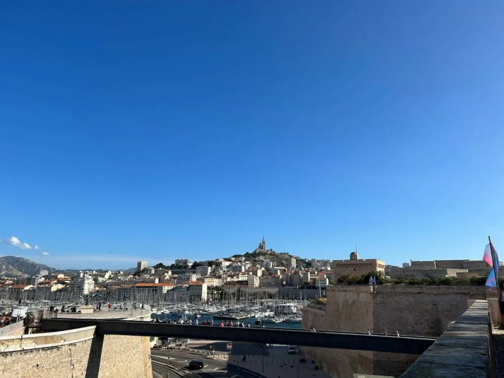 bridge between Fort Saint Jean and the Museum of Civilizations