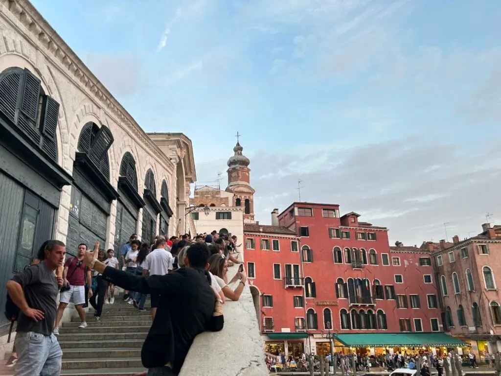 people queuing to take photos and see the view from Rialto Bridge