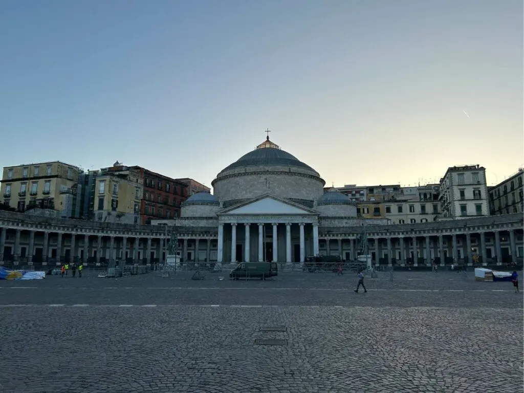 piazza del plebiscito in naples