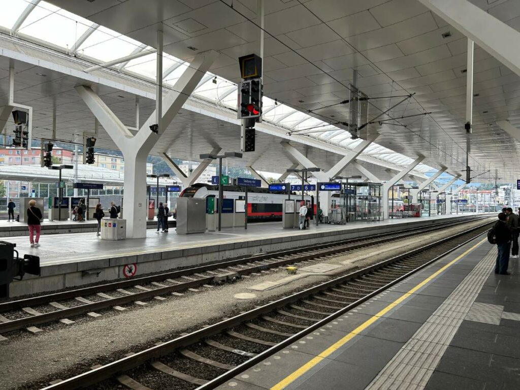 inside salzburg hauptbahnhof